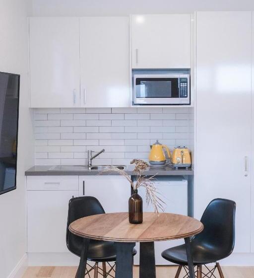 بنسيون Port Fairy Bnb   The Yellow Suite