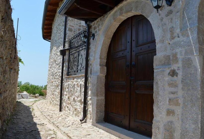 پانسیون The House Of Dollma , Inside Kruja Castle