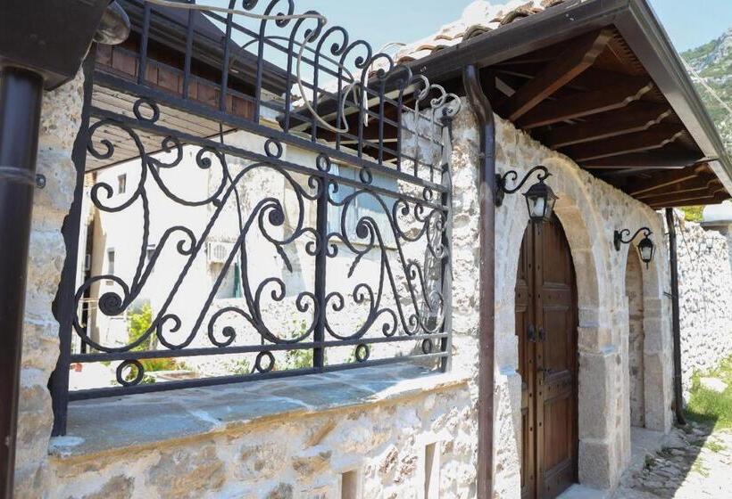 پانسیون The House Of Dollma , Inside Kruja Castle