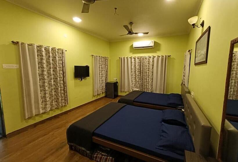 אתר נופש Chaitraban Cottage Alibaug