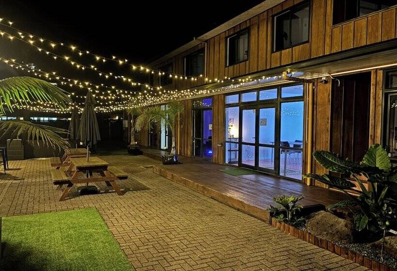 هاستل Palm Tree Lodge & Backpackers