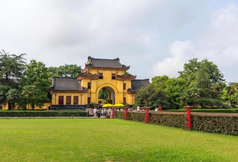 Borrman Hotel Guilin Two Rivers And Four Lakes Elephant Hill Park