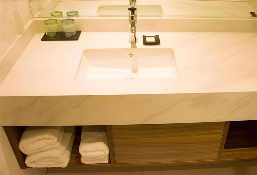 Borrman Hotel Shaoguan Century East Street Fengcai Building