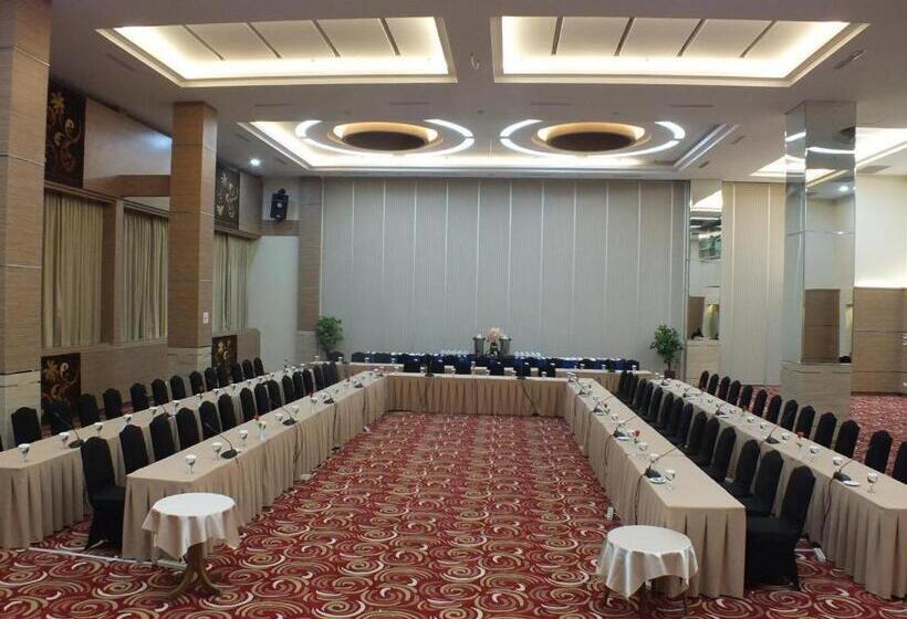 هتل Grand Royal Denai