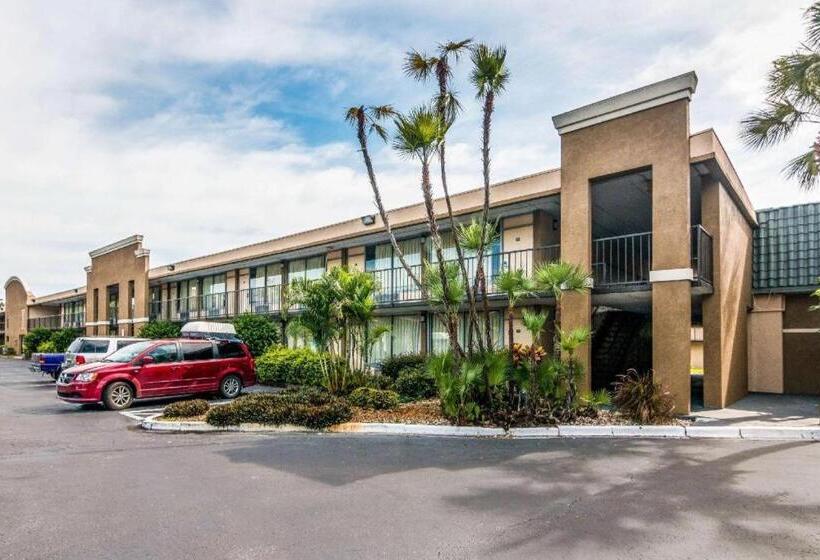 בית מלון כפרי Rodeway Inn And Suites Lakeland
