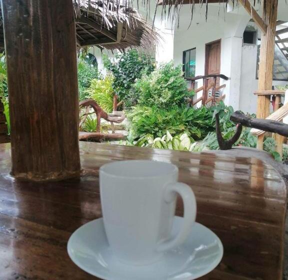 פנסיון Dhadas Place