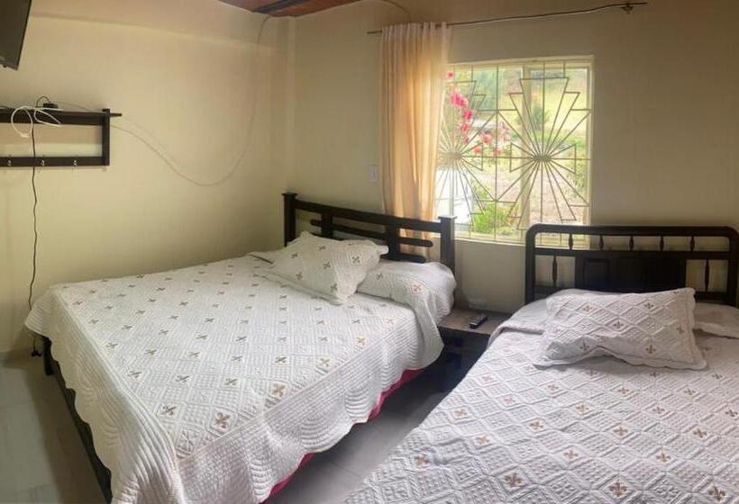 فندق صغير Los Geranios Hospedaje