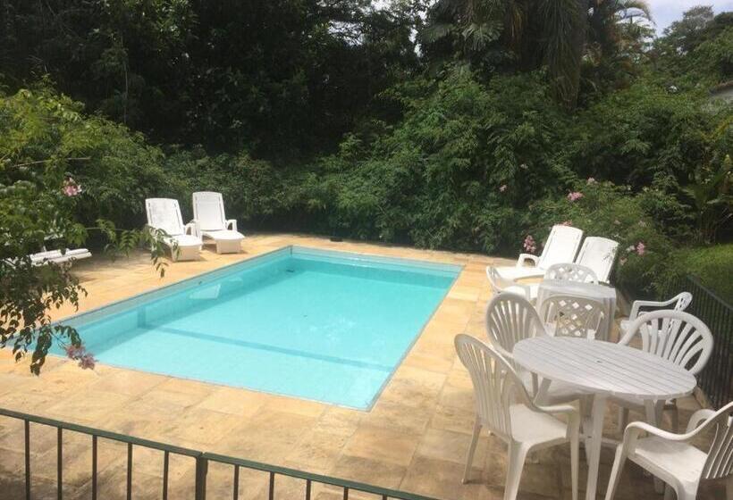 Общежитие Pousada Jardim Secreto