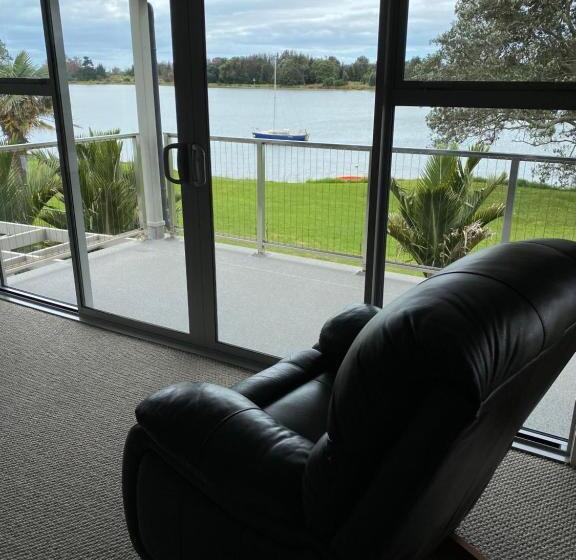 צימר Athenree Beach House