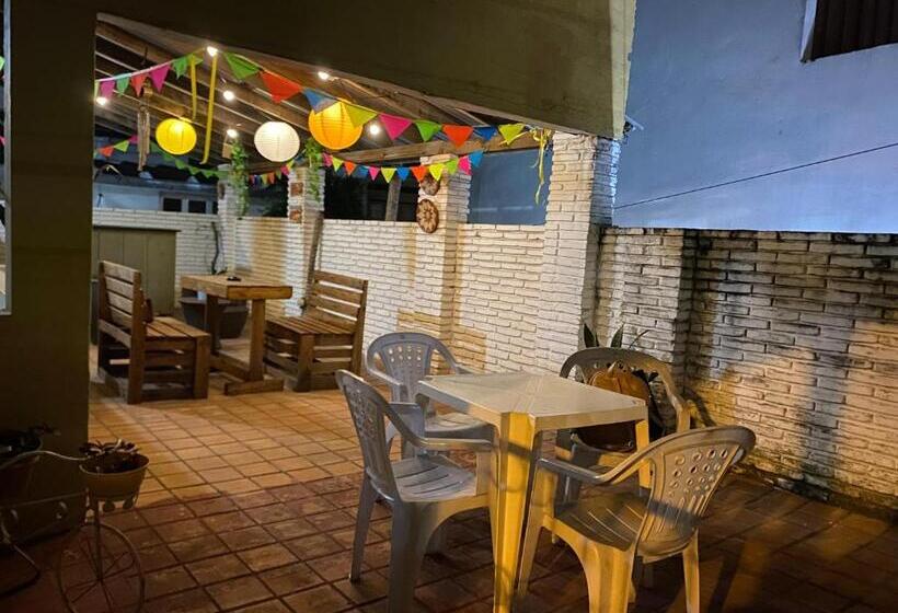تختخواب و صبحانه Villa Morra House Iii
