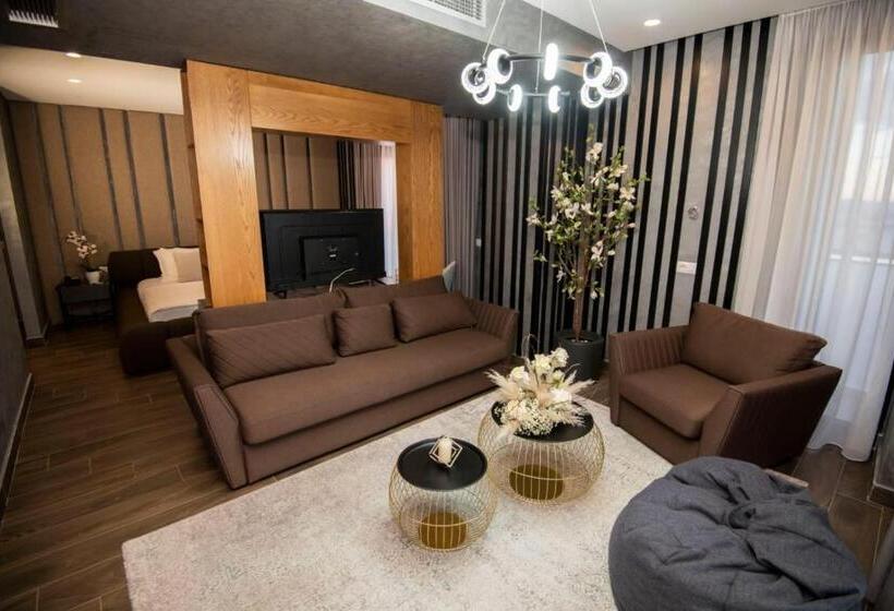 בית מלון כפרי Henry Resort & Spa