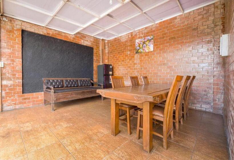 فندق Super Oyo 3846 Rumah Prambanan
