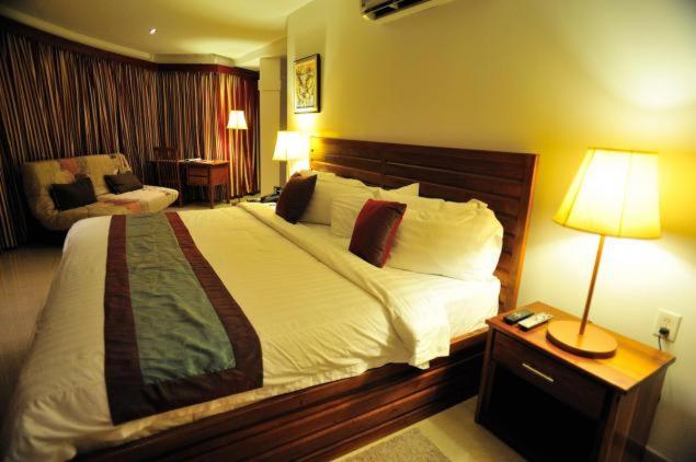 هتل Tropical Keys