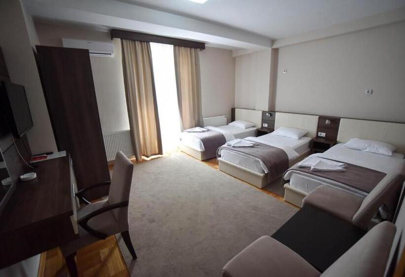 هتل Garni Uni Elita Lux