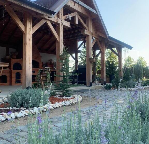 پانسیون Casa Gorjeana Complex Agroturistic