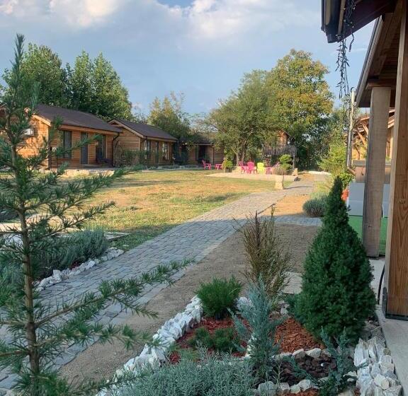 پانسیون Casa Gorjeana Complex Agroturistic