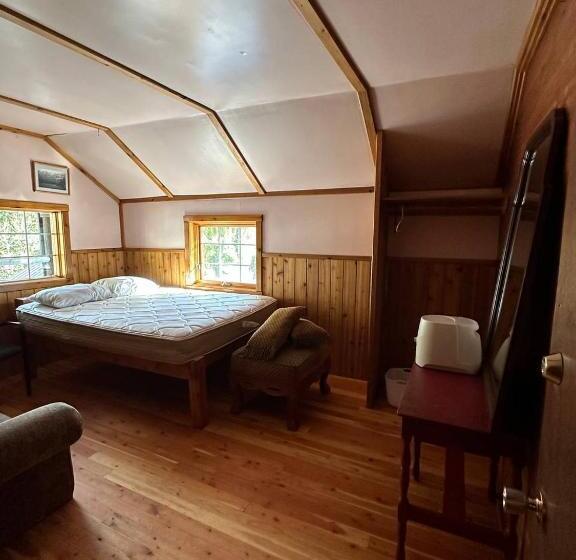 فندق Rustic Beaverfoot Lodge Room N10