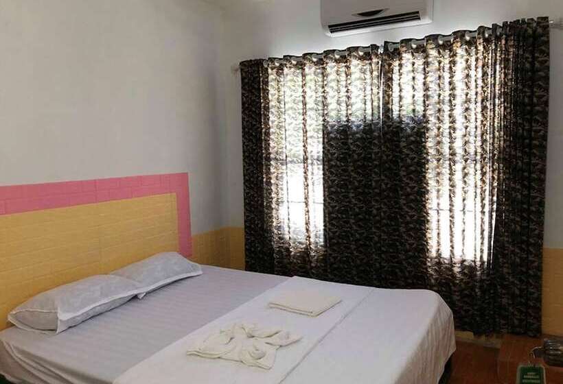 Albergue Army Barracks Guesthouse