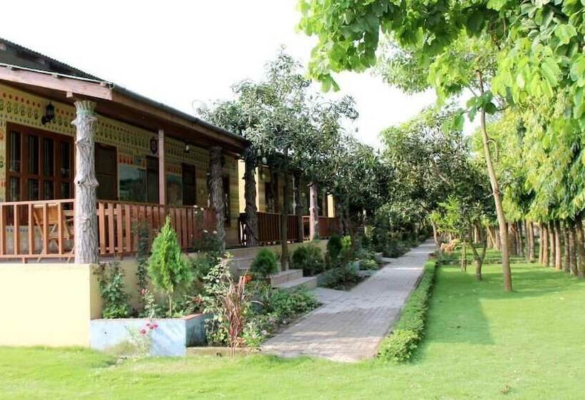 تختخواب و صبحانه Rhino Land, Sauraha
