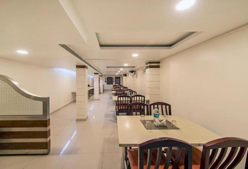 בית מלון כפרי Treebo Sam Residency