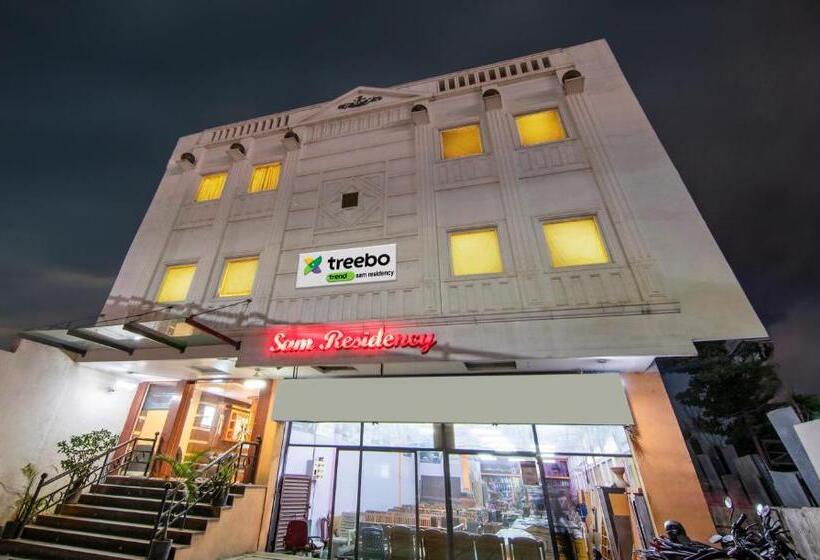 בית מלון כפרי Treebo Sam Residency