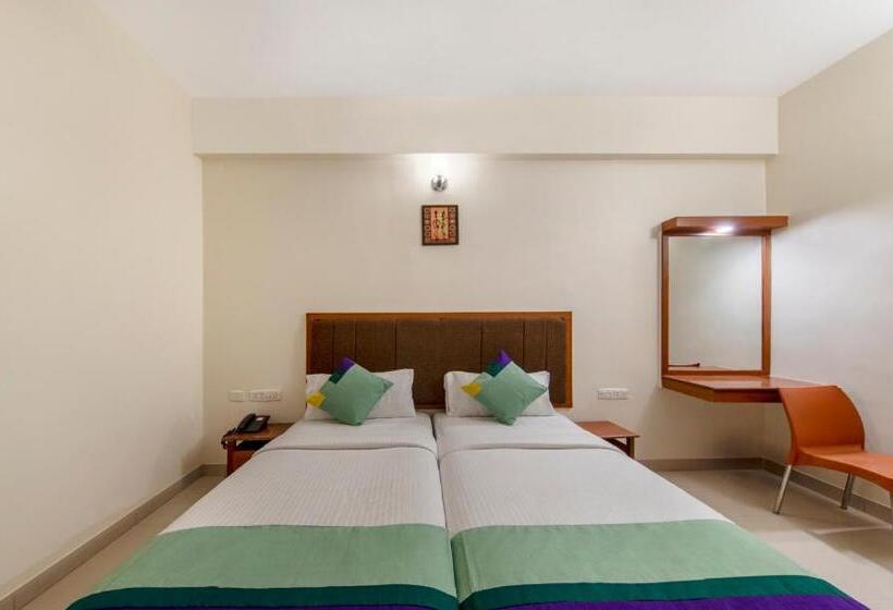 בית מלון כפרי Treebo Sam Residency