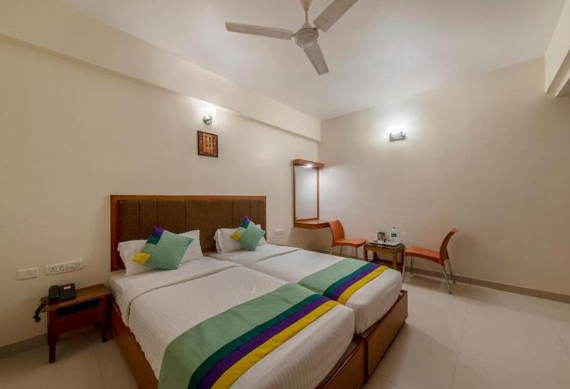 בית מלון כפרי Treebo Sam Residency