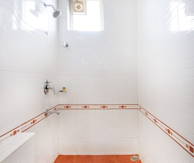 בית מלון כפרי Treebo Sam Residency