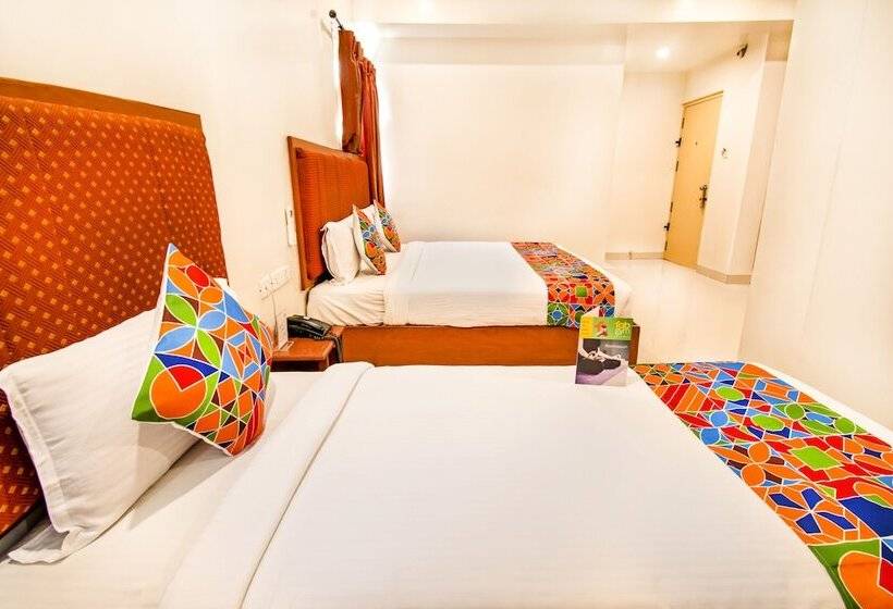 בית מלון כפרי Treebo Sam Residency