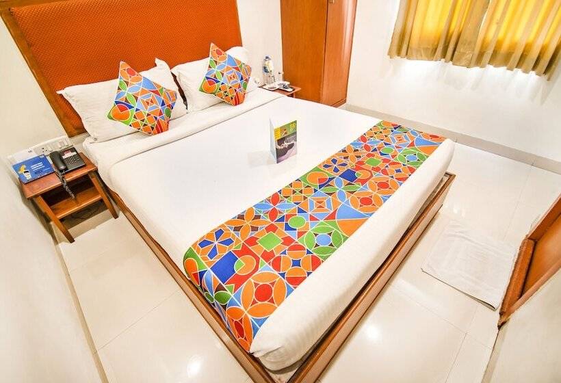 בית מלון כפרי Treebo Sam Residency