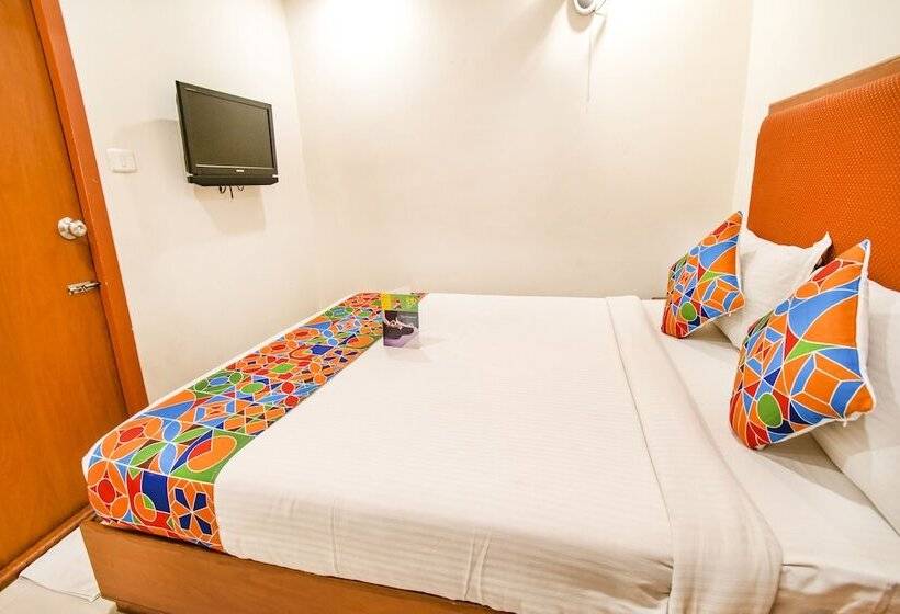 בית מלון כפרי Treebo Sam Residency