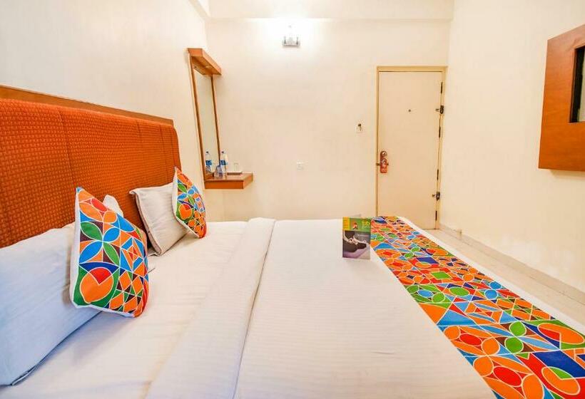 בית מלון כפרי Treebo Sam Residency