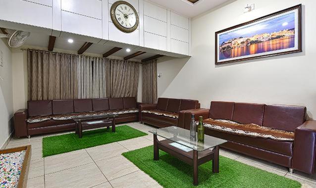 בית מלון כפרי Treebo Sam Residency