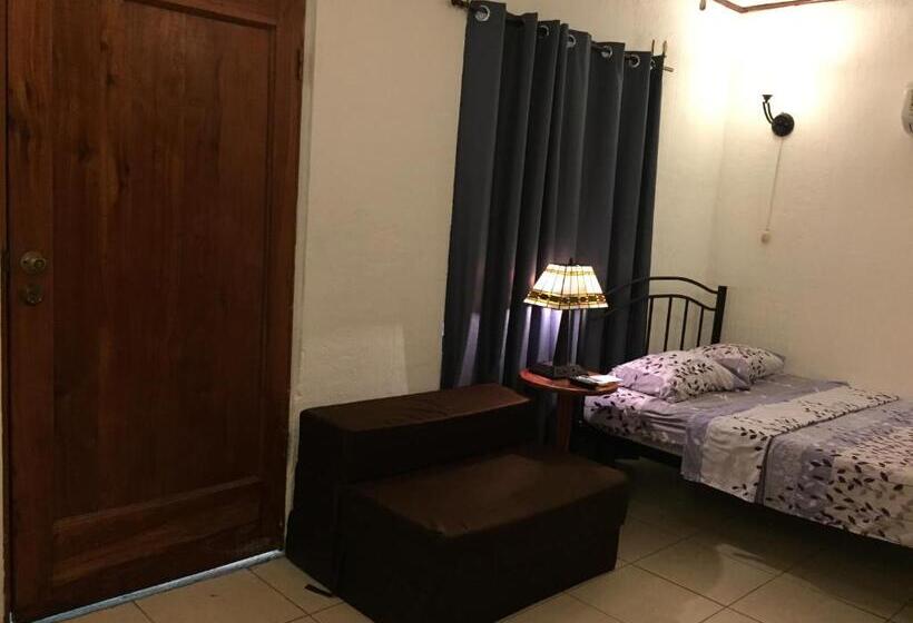 هتل Villa Prats