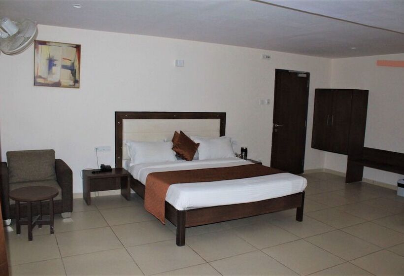 Отель White Feather Toran Resort