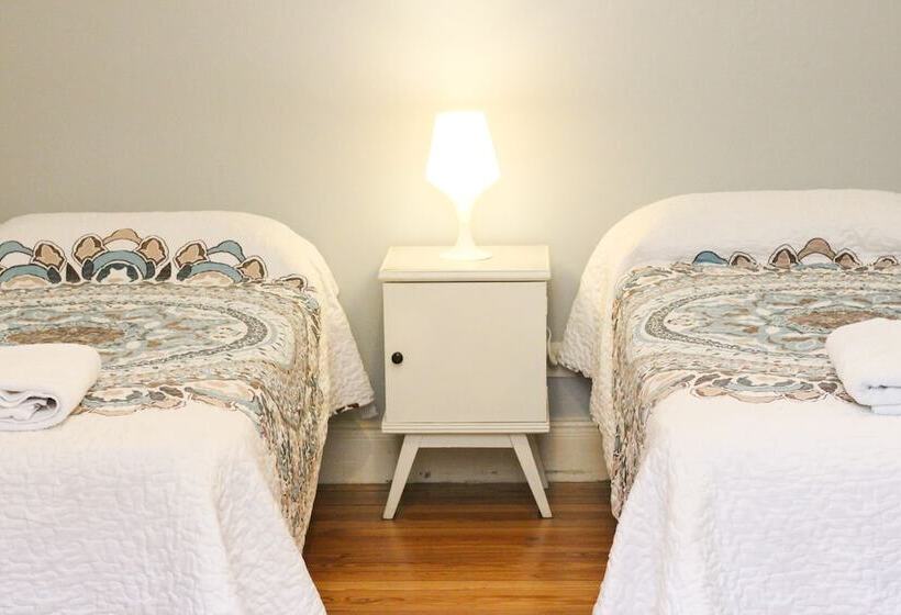 Lopez Hostel & Suites