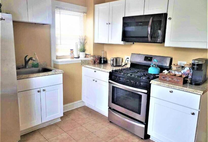 تختخواب و صبحانه Lavish Room In Washington Dc