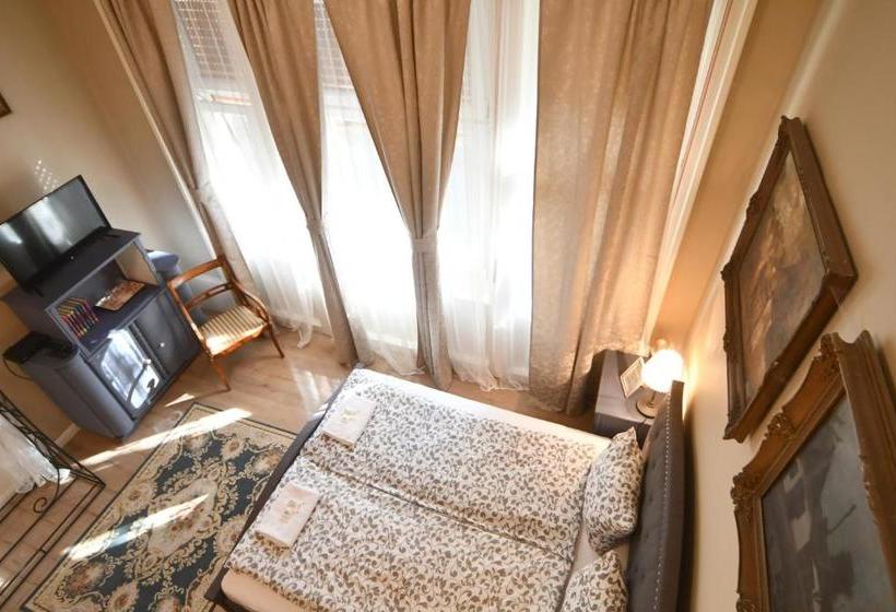 住宿加早餐  Tulipán Villa Panzió