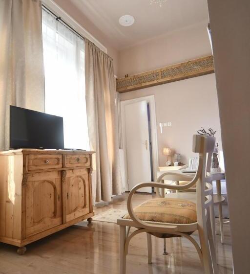 住宿加早餐  Tulipán Villa Panzió