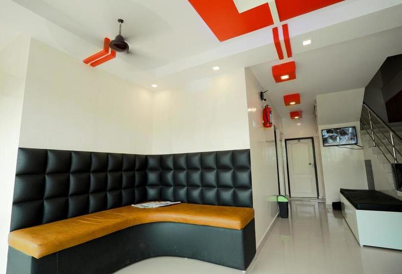 ホテル Fab Blue Orchid Railway Station