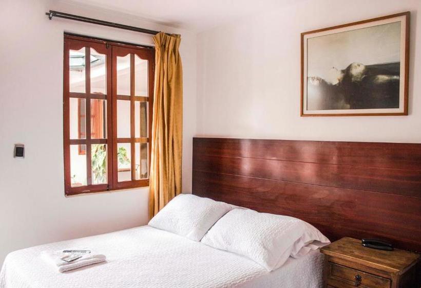 هتل Los Portales Inn