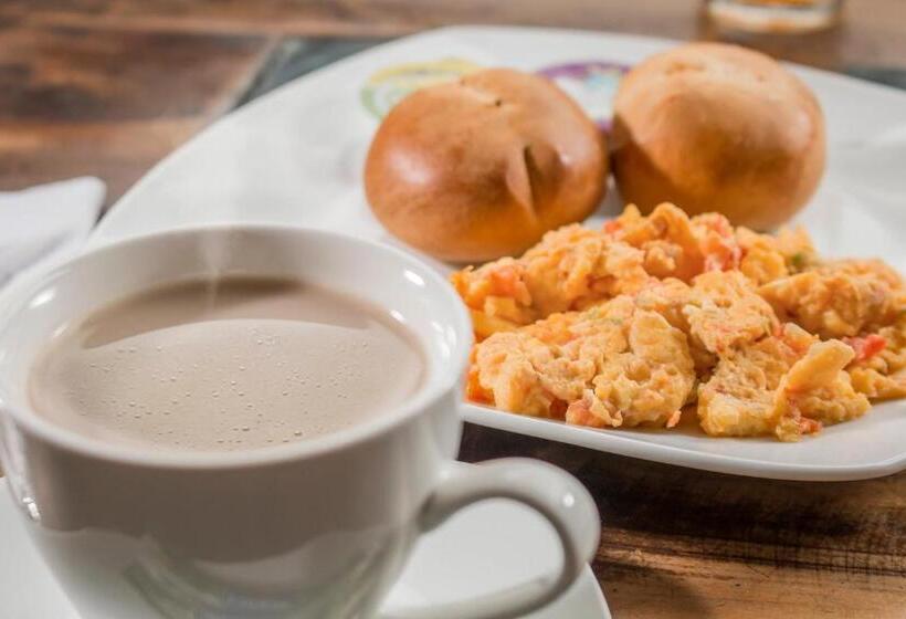 هتل Los Portales Inn