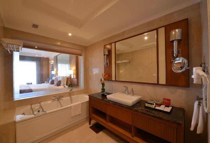 هتل Ramada Plaza Chennai