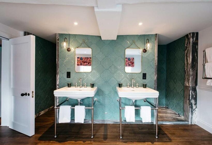 ホテル The Bower House, Restaurant & Rooms