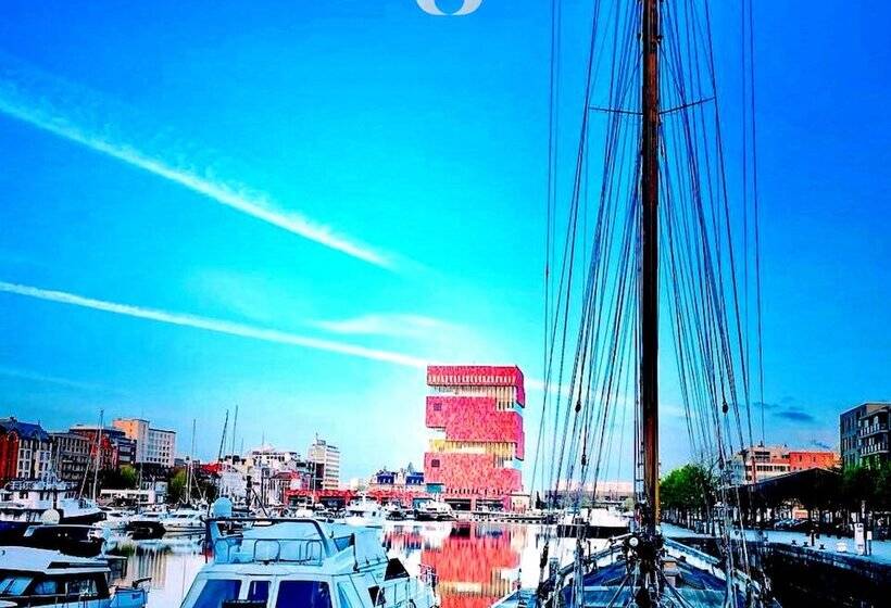 U Eat & Sleep Antwerp