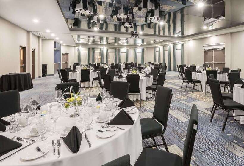 هتل Wingate By Wyndham Dieppe Moncton