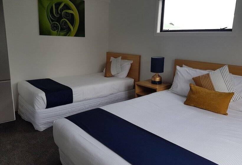 Tidewater Motel And Tourist Park   Hostel