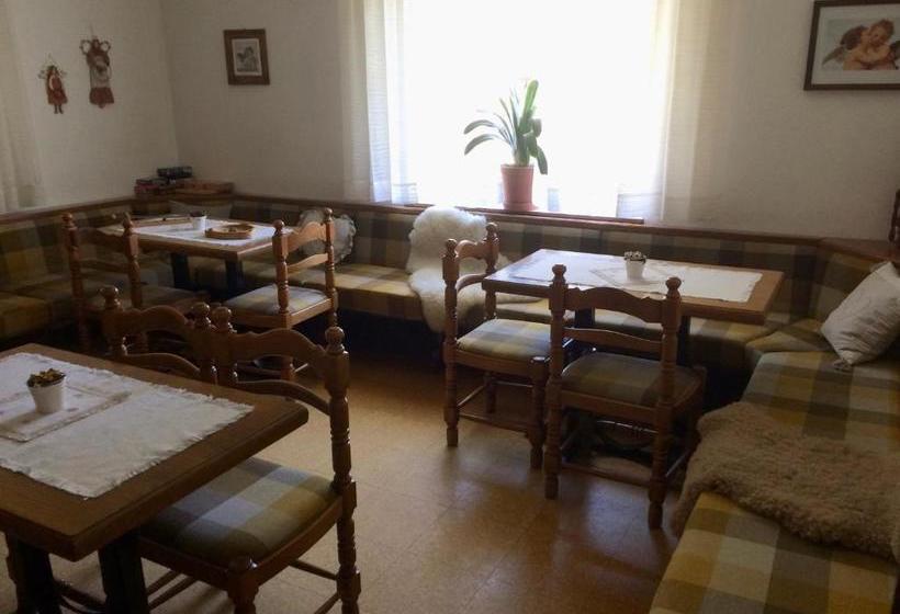 تختخواب و صبحانه Garnì Serena