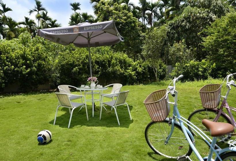 تختخواب و صبحانه Love Fun House