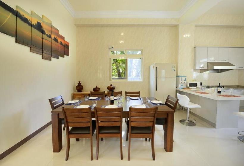 تختخواب و صبحانه Love Fun House